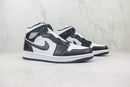 Air Jordan 1 Mid "Panda"