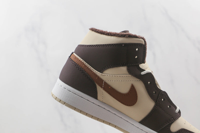 Air Jordan 1 Mid "Brown Fleece"