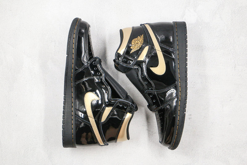 Air Jordan 1 Retro High OG "Black Metallic Gold"