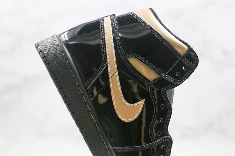 Air Jordan 1 Retro High OG "Black Metallic Gold"