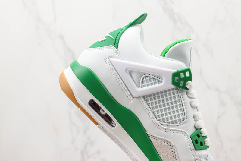 Air Jordan 4 "Pine Green"