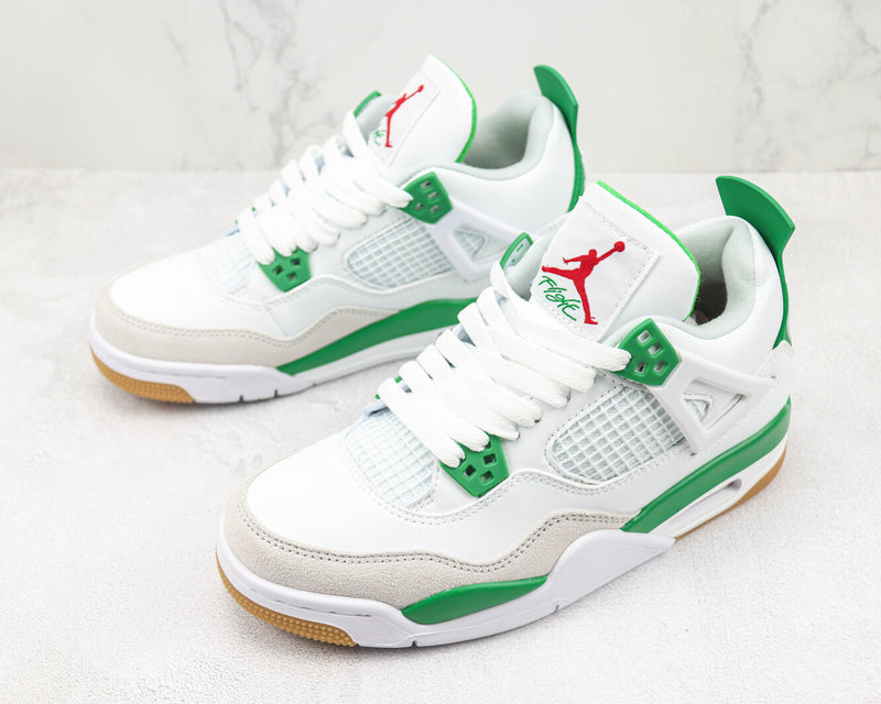 Air Jordan 4 "Pine Green"