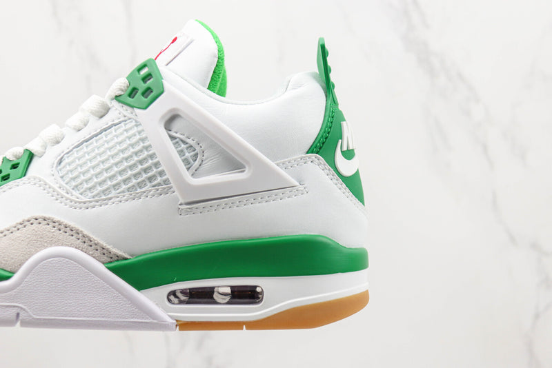 Air Jordan 4 "Pine Green"